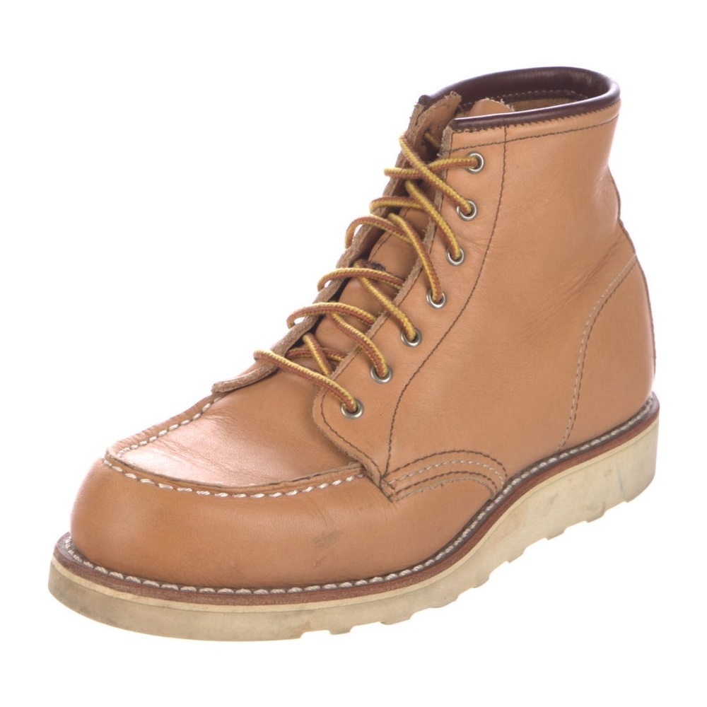 •	Red Wing Leather Ankle Boots
	•	Neutrals
	•	Round-Toes
	•	Lace-Up Closure